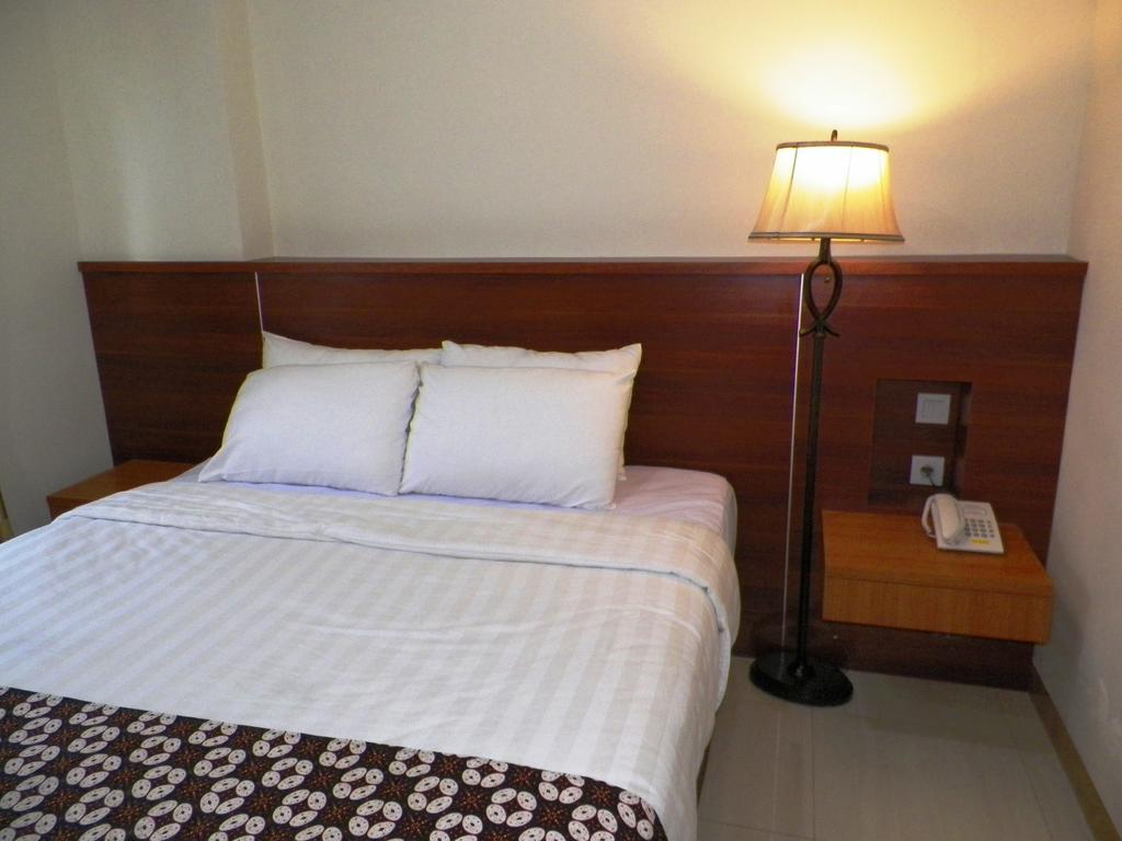 Maranatha Grand Hotel Джокьякарта Экстерьер фото
