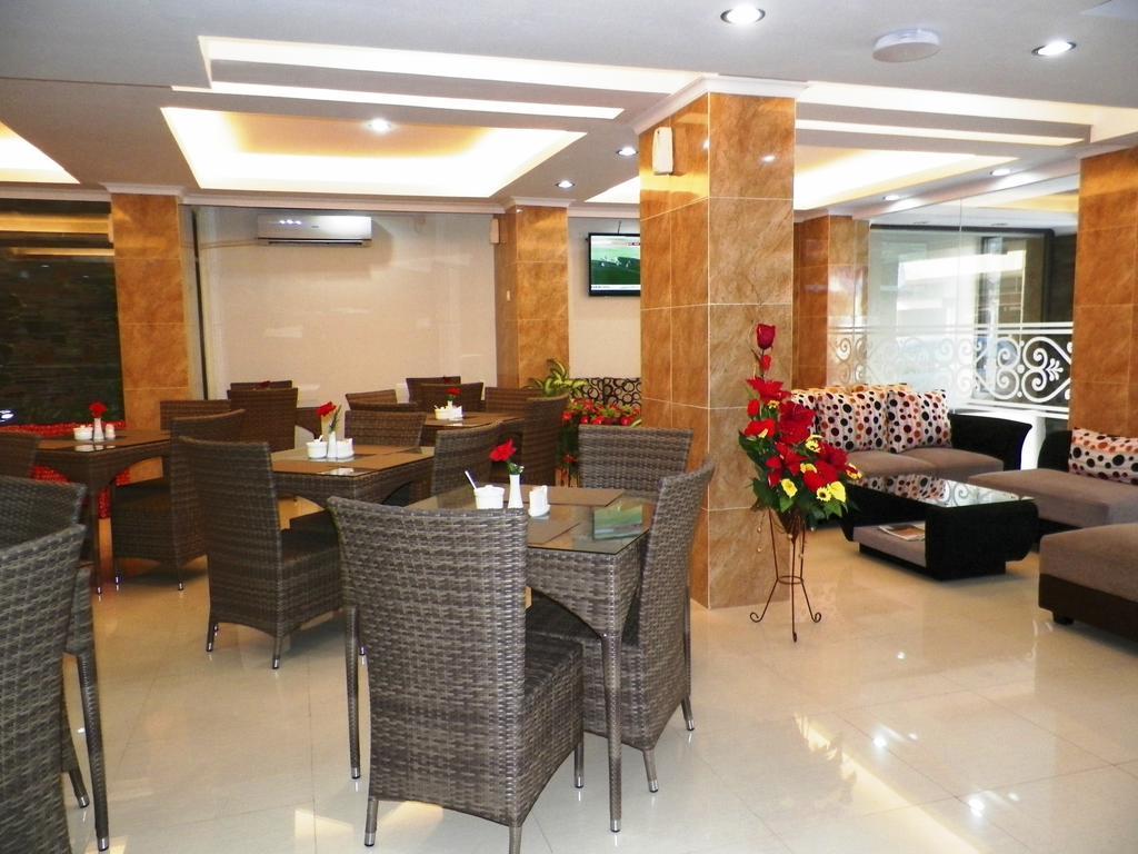 Maranatha Grand Hotel Джокьякарта Экстерьер фото
